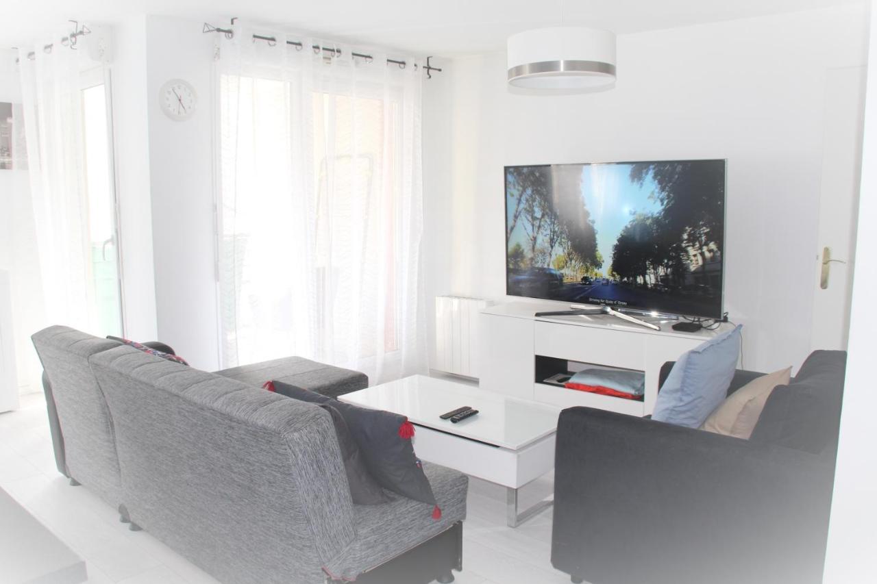 Logement Familial Tout Equipe Saint-Denis  Exterior photo